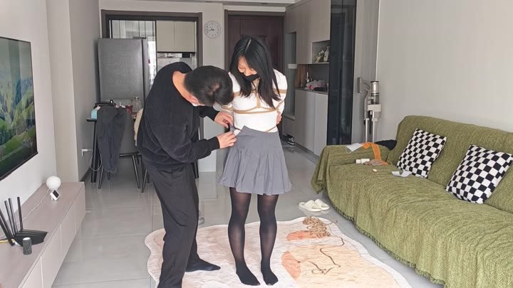 真实捆绑放置，主打真实反映，就是视角有点脑残，娱乐一下吧
https://mypikpak.com/s/VOpM_cV7acMrk0khotL_r5b1o2