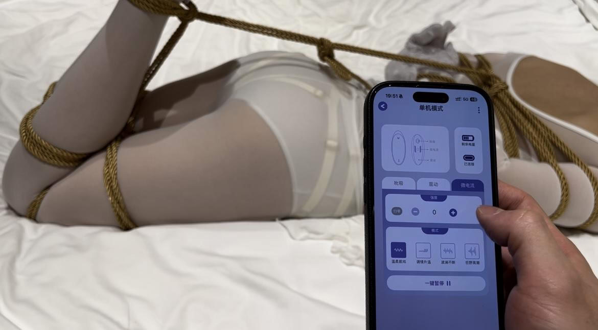 白色体操服，连体白丝，td入体+zdb双重刺激，啵啵贝+zdb双重刺激，哪个搭配会更猛烈一些？放置在床上无助地扭动
https://mypikpak.com/s/VOpfeSNl9FM4XJ7GGiSODRdko2