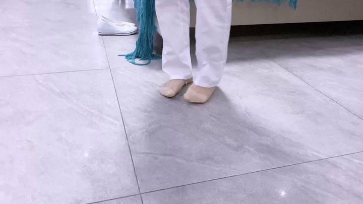 护士服+日式紧缚+胸缚+口球+高抬腿走路+带足钉走路+垫脚强制弓腰+强制抬头+电击+棒棒伺候+垫脚站立+流口水+强制M开腿+tk挠脚心+棒棒玩弄
https://mypikpak.com/s/VOpwNmj9B1FJsVuTj8t3FcjGo2