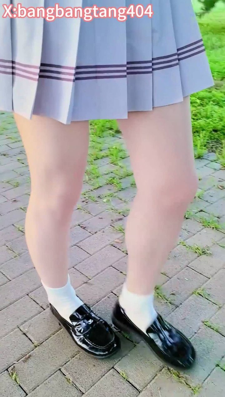 （清晨荒野球场绑架实录）水手服伪娘被牵狗链牵到长椅M腿固定，TK+震动棒贞操锁强制高潮+掀裙暴露.mp4
https://mypikpak.com/s/VOwgRtlrXw9LyLM9j5q2PRNso2