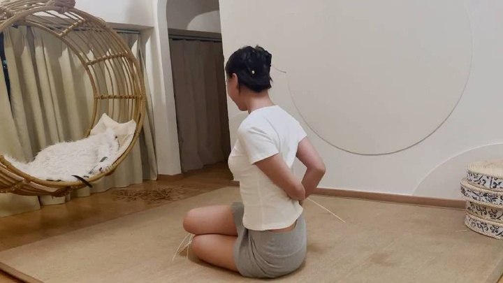 绳艺日常：超温柔的小恩，来一个最近蛮火的扎带自缚逃脱+极限直臂驷马+跪缚口球放置.mp4
https://mypikpak.com/s/VOx-KTHSQEKQh8A7Mf0CKSrro2