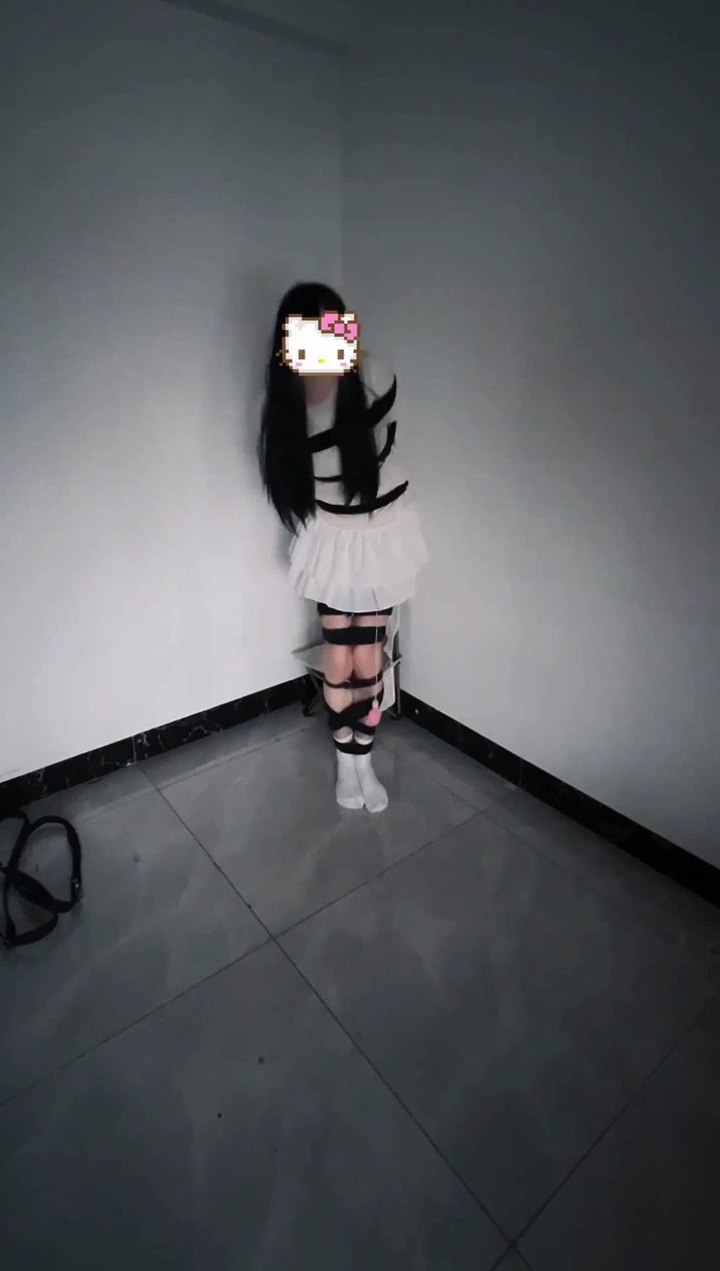 【摆件叶子】像被绑在角落里挣扎的摆件 好紧好紧的绑带 含短被绑第一人称.mp4
https://mypikpak.com/s/VOx-KnmbVi7hOVsr9Dpq6SBEo2