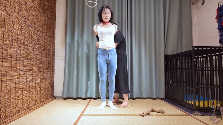 《欧式并肘直臂驷马挣扎放置》丝袜套头、 连体口球、紧身牛仔裤白袜放置挣扎，30分钟极限痛苦绝望的挣扎放置
https://mypikpak.com/s/VOyNDTyb86ulDhGfcRNro5Edo2