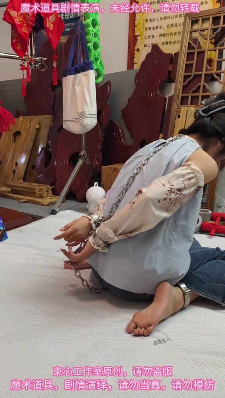 小月脖手脚连铐，找钥匙游戏，简单剧情.mp4
https://mypikpak.com/s/VOyqhogsy2nZDzDgdn693afKo2
