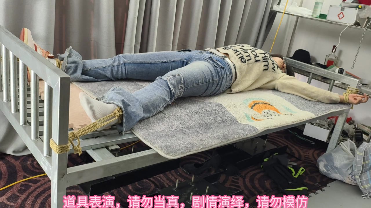 大学生铁床大字捆绑，挠脚心游戏，十字架大字捆绑挣扎游戏 
https://mypikpak.com/s/VOiLc_Q40e76QJ_vNHVxbxEDo2