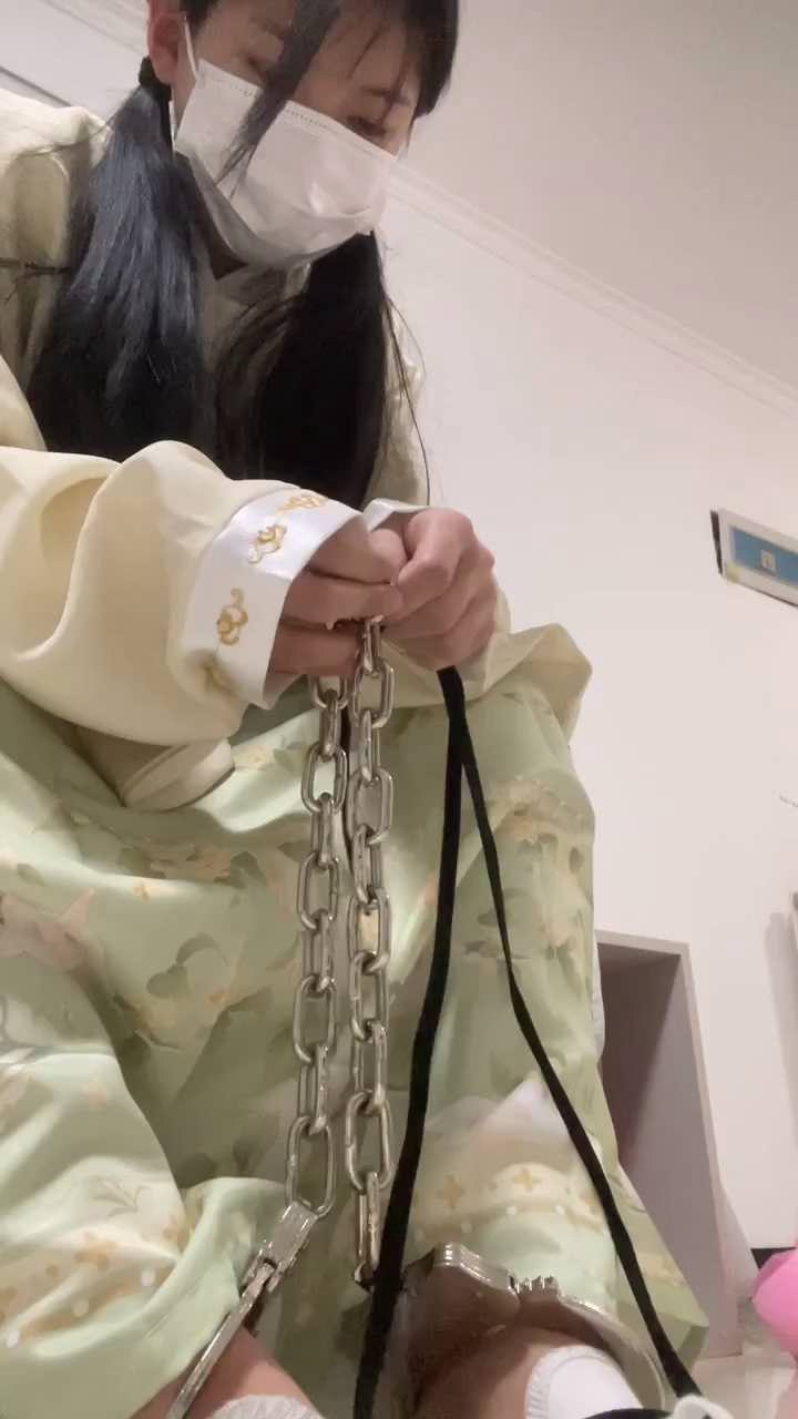 18岁女高的四天镣铐生活（10）冒雨戴脚铐出门.mp4
https://mypikpak.com/s/VOzVVZXZqh-txd1Oeq4KCsjco2