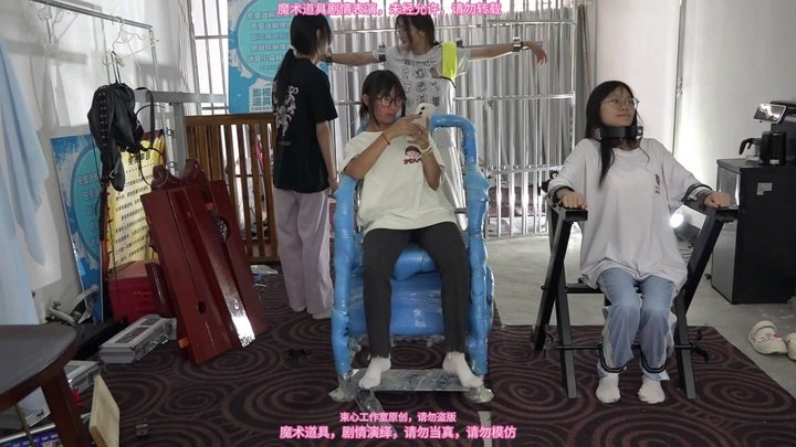 几个女大学生，各种站立架拘束器，逃脱游戏，数码摄像机横屏高清拍摄版.mp4
https://mypikpak.com/s/VOzVV_xmpa03GLt4goINSAQ1o2